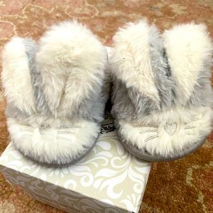 Beau Kid grey faux fur bunny slippers size 23